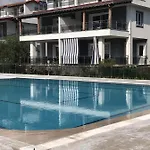 Roza Deluxe Villas *