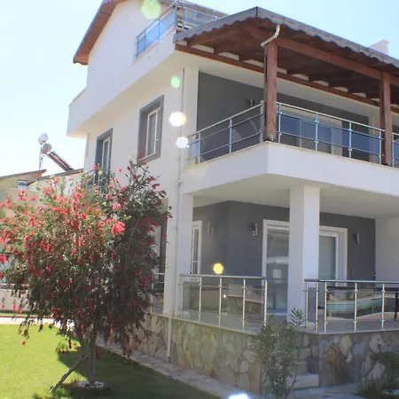 וילה Roza Deluxe Villas Guzelcamlı