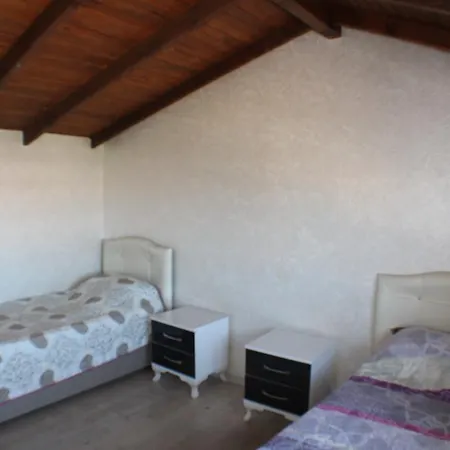 Roza Deluxe Villas ヴィラ