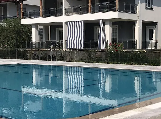 Roza Deluxe Villas *